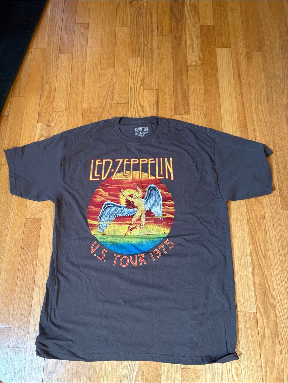 Led Zeppelin U.S. Tour 1975 t-shirt. Size XL. Very gently worn.
